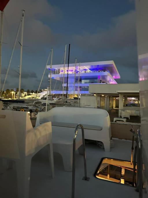 Noche Insolita En Yate De 16M A 2 Minutos De La Playa บาเลนเซีย ภายนอก รูปภาพ